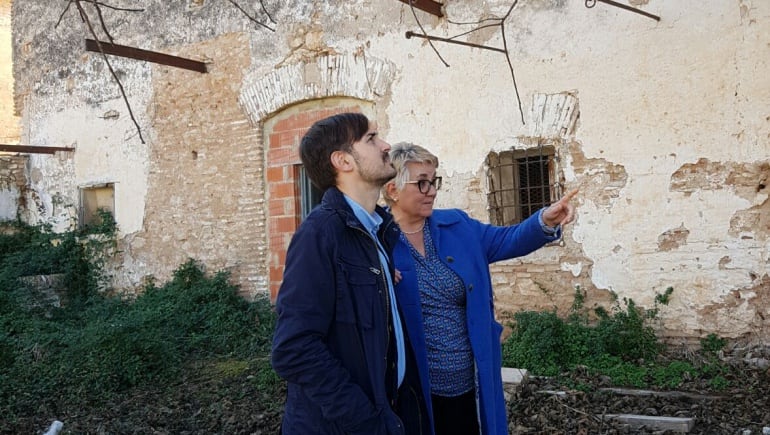 Los concejales Sergi Campillo y Consol Castillo en la Alquería del Moro