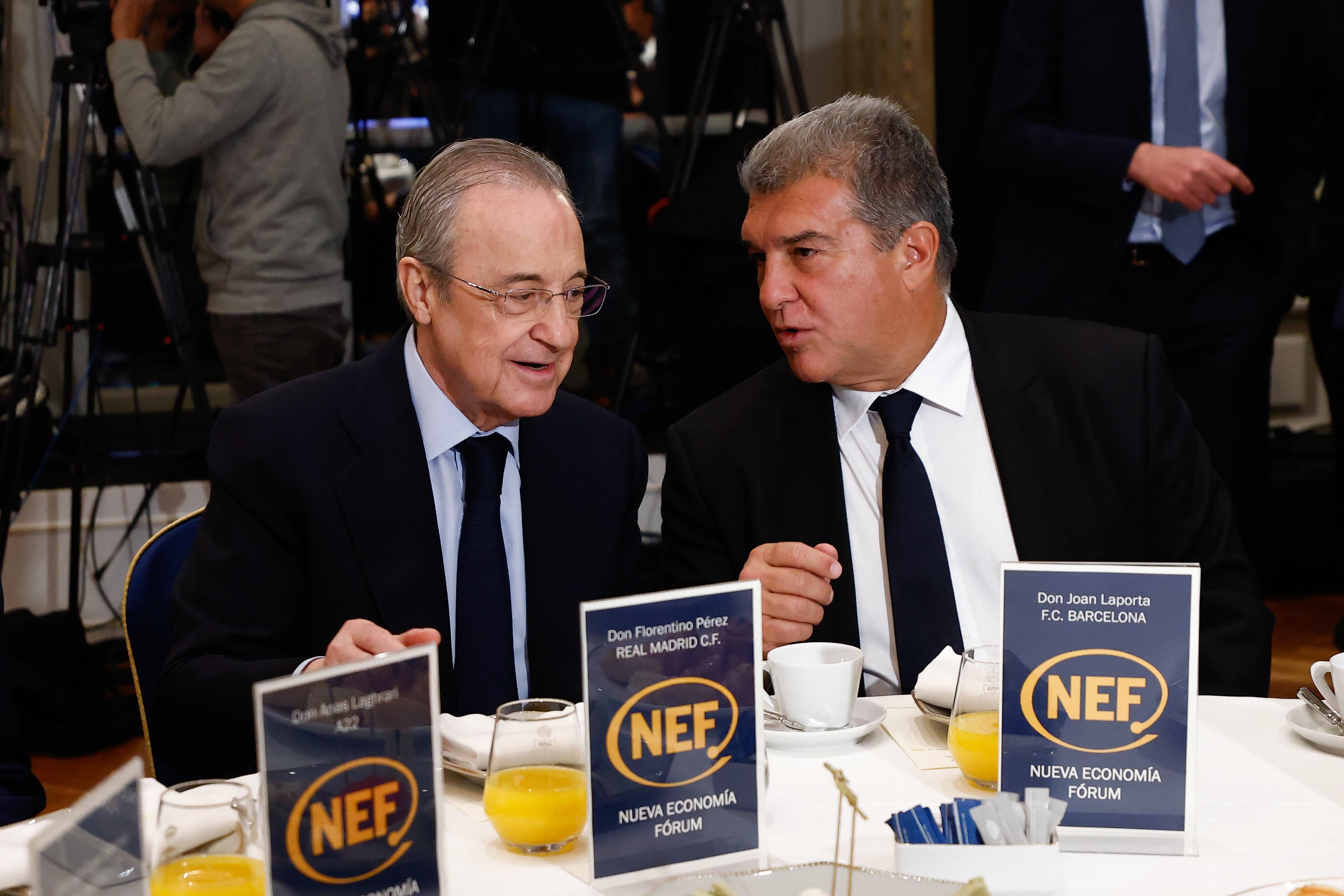 Joan Laporta y Florentino Perez durante el Desayuno Informativo del Forum Europa. (Photo By Oscar J. Barroso/Europa Press via Getty Images)