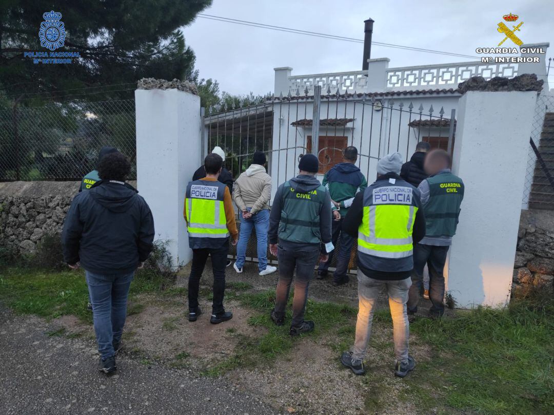 Detención de los inmigrantes fugados del avión. Sencelles.