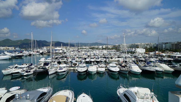 Imagen del puerto Marina Botafoch