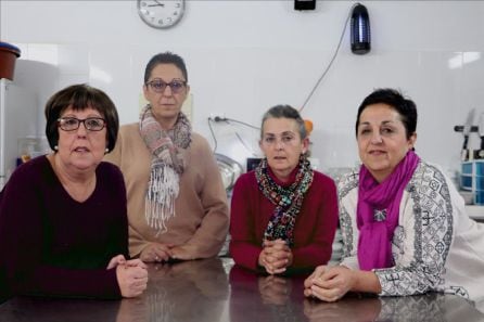 Emilia, Gloria, María y Pepa, voluntarias de la Cocina Abierta del Centro Social Rey Heredia en Córdoba