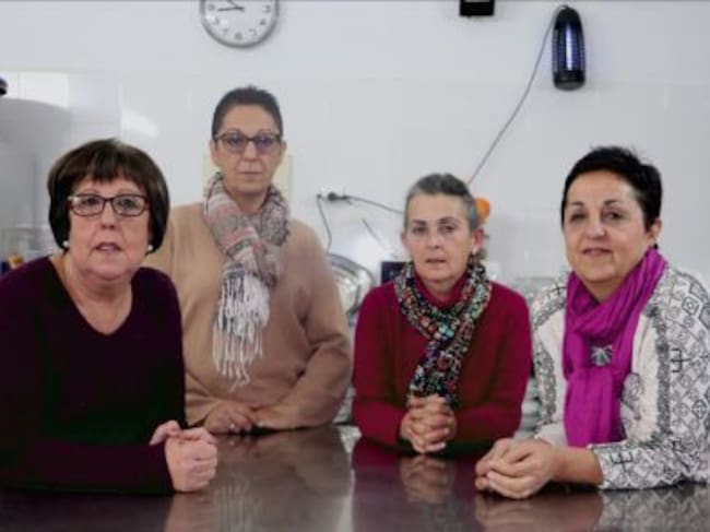 Emilia, Gloria, María y Pepa, voluntarias de la Cocina Abierta del Centro Social Rey Heredia en Córdoba