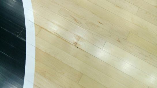 Imagen de los desperfectos del parqué