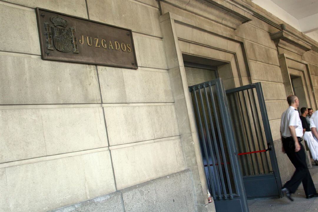 Acceso a los juzgados sevillanos de El Prado de San Sebastián