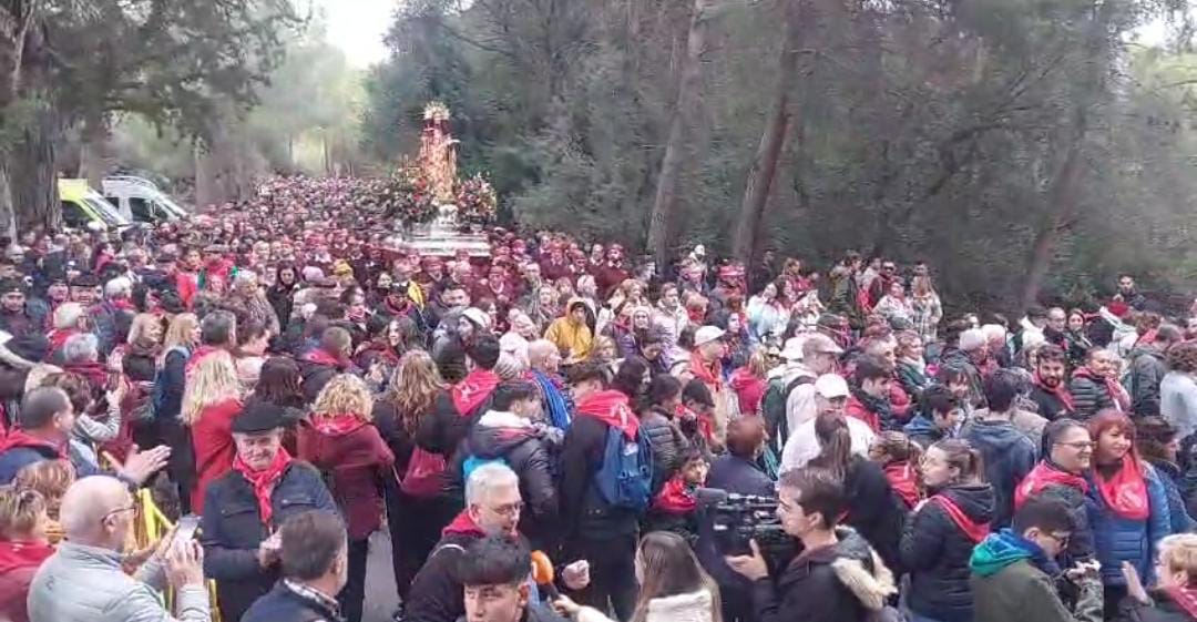 Miles de fieles acompañan a la patrona de Totana, Santa Eulalia, en su tradicional bajada en romería