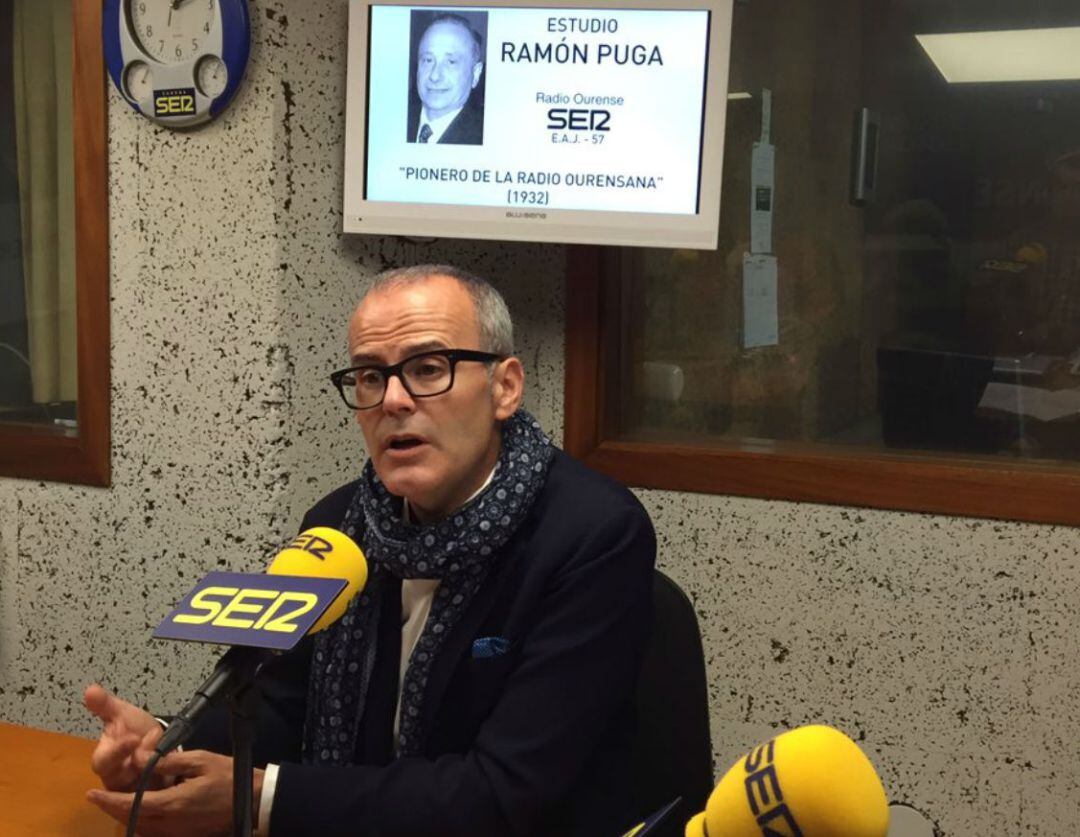 El alcalde de Ourense en el estudio Ramón Puga