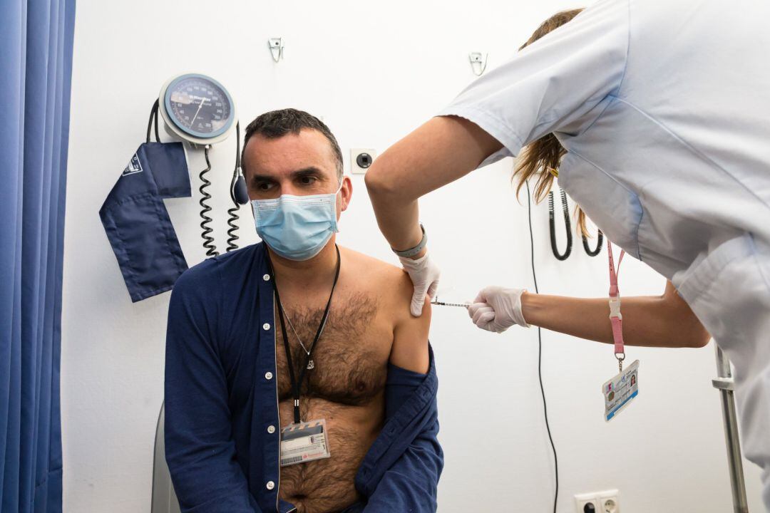 Vacunación contra el COVID-19 en Cantabria  RAÚL LUCIO GOBIERNO DE CANTA
 