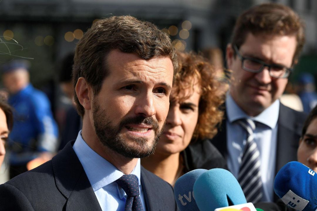 El presidente del Partido Popular, Pablo Casado atiende a los medios tras la cumbre del Partido Popular Europeo (PPE) celebrada en Bruselas, Bélgica, este jueves