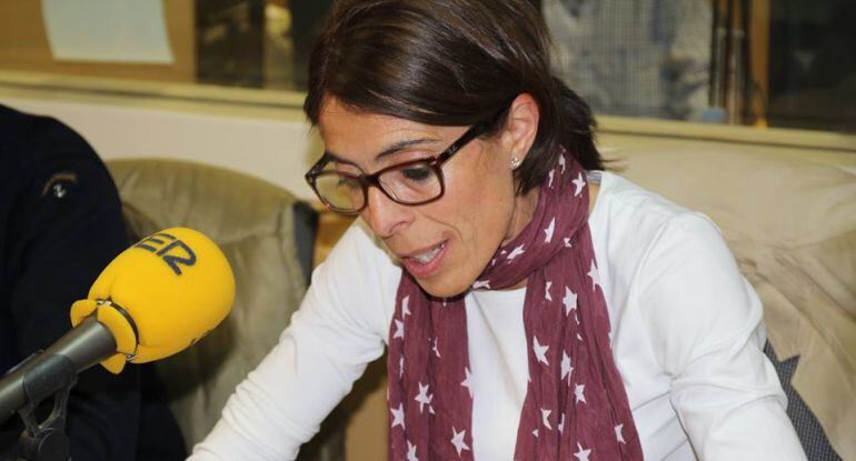 Yolanda Vazquez en los estudios de Ser Ávila. Archivo