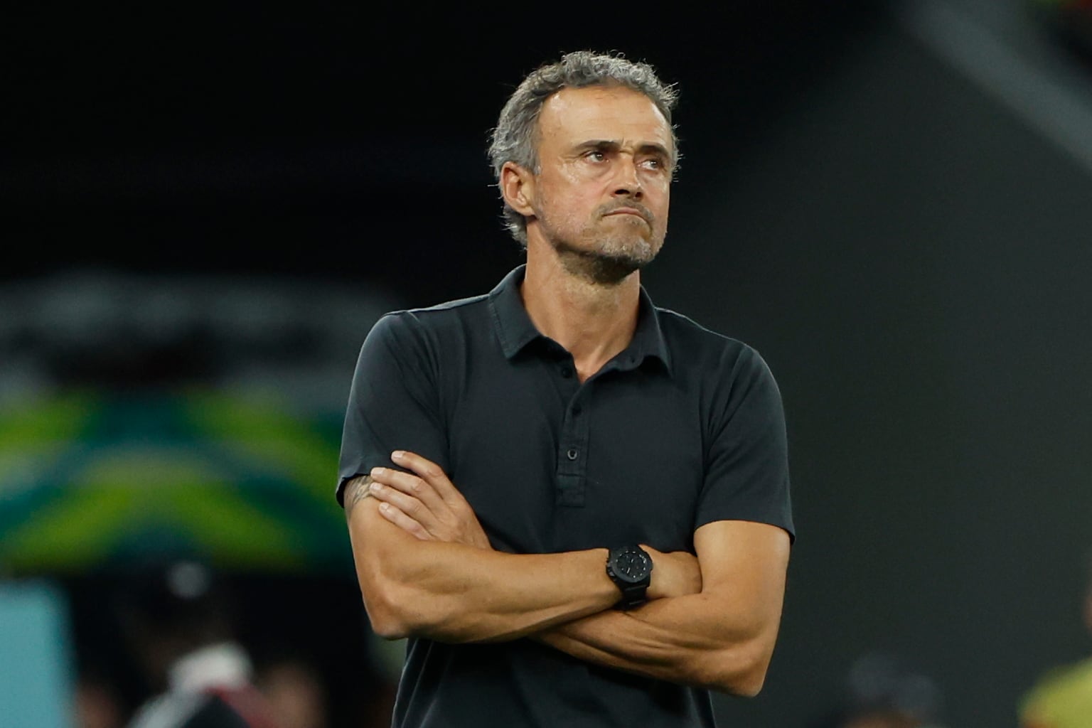 El seleccionador de España Luis Enrique reacciona hoy, en un partido de los octavos de final del Mundial de Fútbol Qatar 2022 entre Marruecos y España.