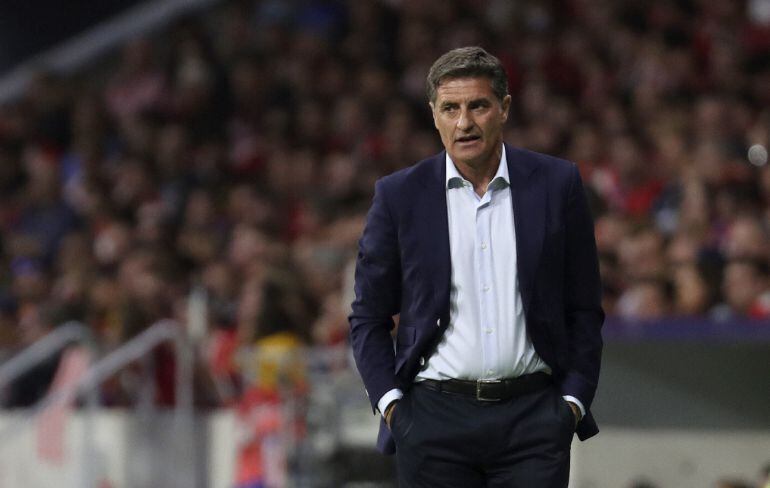El entrenador del Málaga, Míchel González, durante el partido de Liga en Primera División ante el Atlético de Madrid
