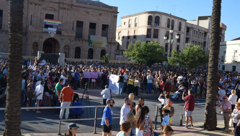 Miles de personas se concentran para apoyar a Estefanía, "Fani"