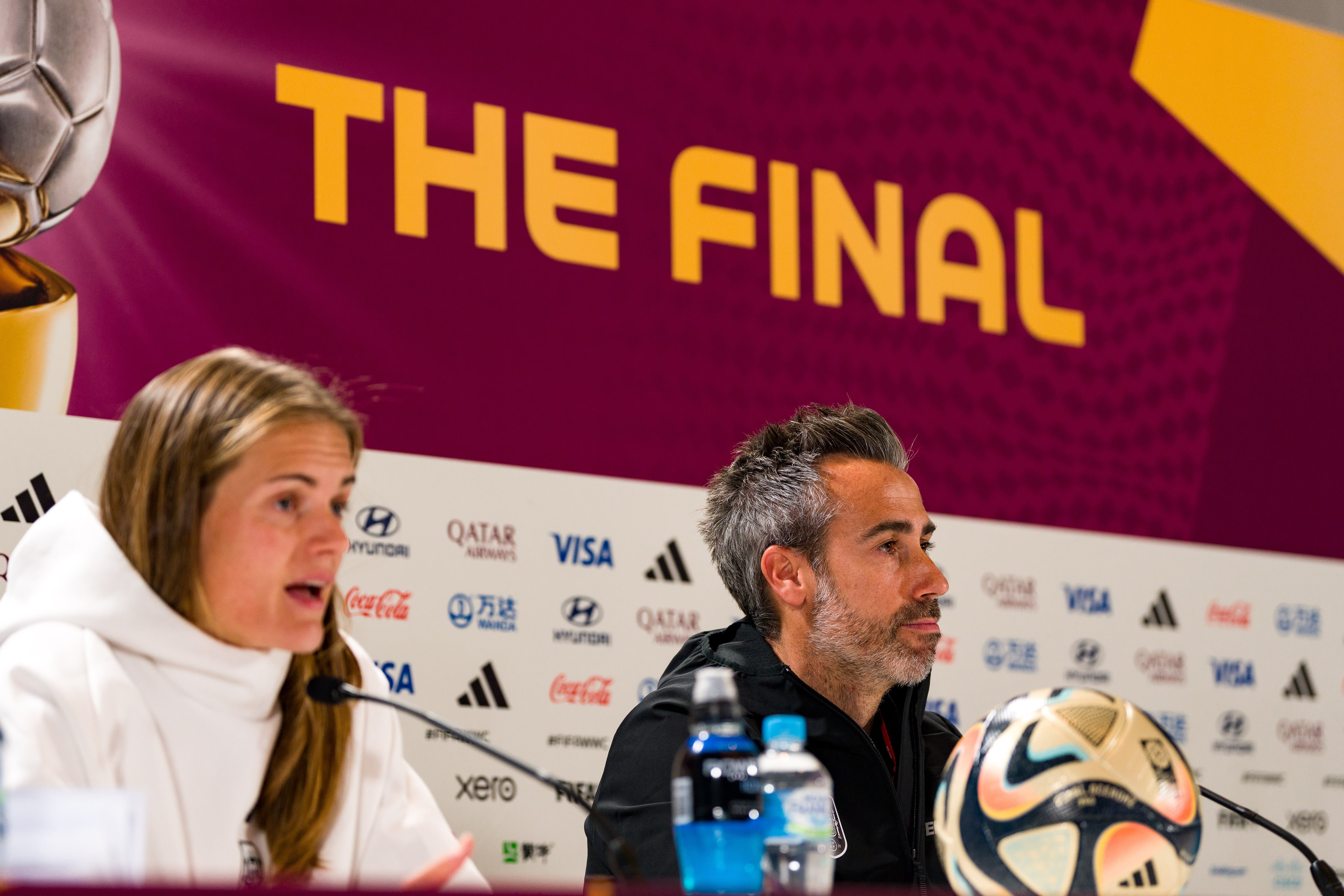 Jorge Vilda e Irene Paredes, en la previa de la final del Mundial femenino de fútbol. (Photo by Andy Cheung/Getty Images)