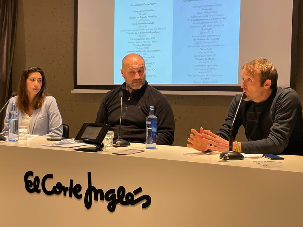 Marta Fernández, Manuel Martínez y José Villacorta, durante la presentación de la Fundación