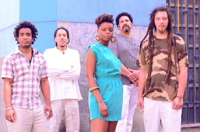 'Astrid Jones and The Blue Flaps' tendrán un disco preparado para octubre.