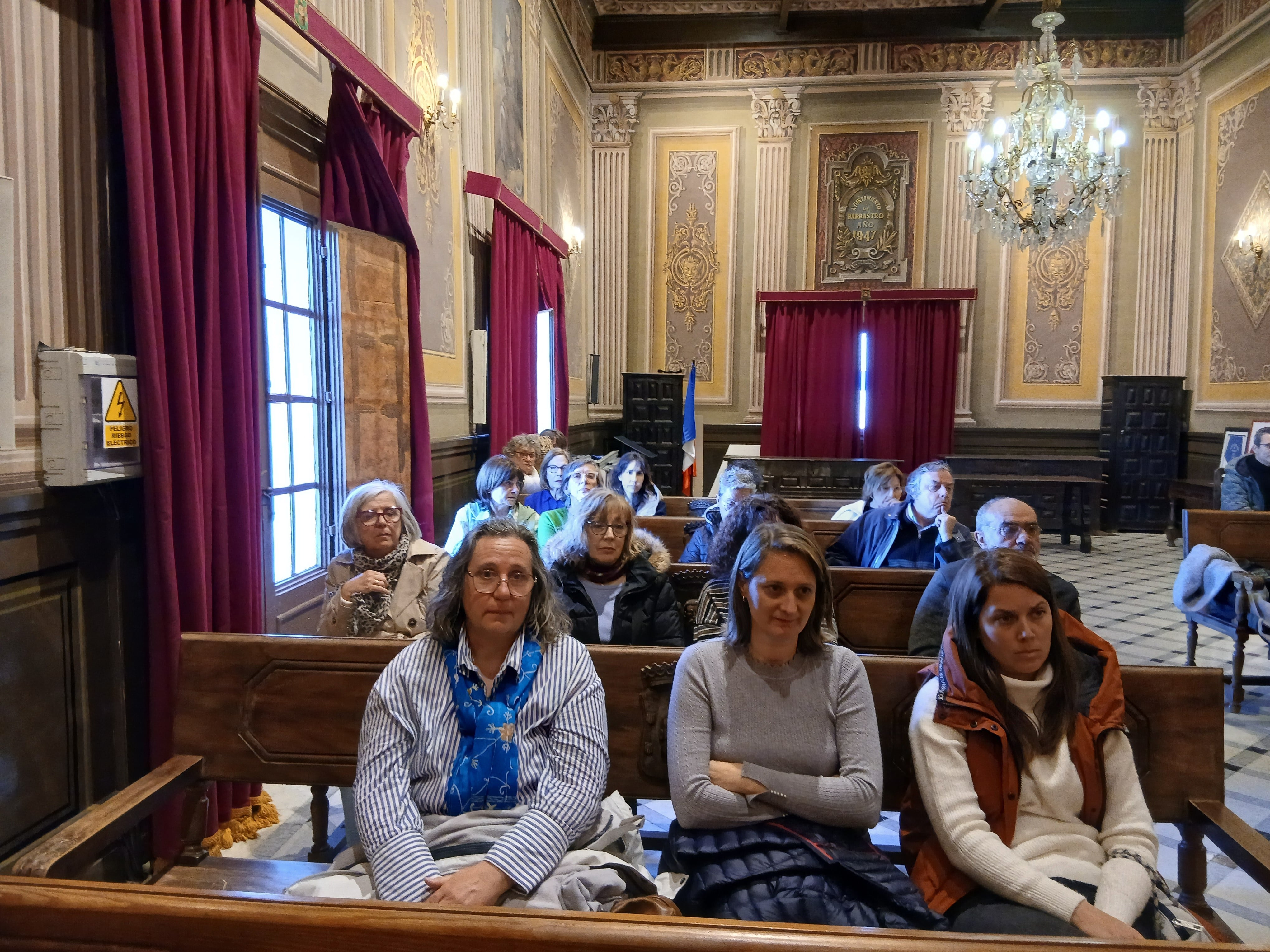 Numeroso público acudió al pleno municipal