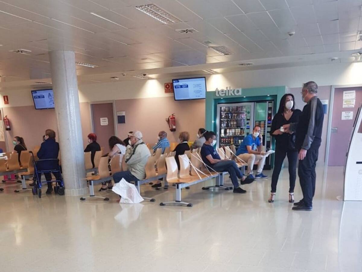 Con mascarilla pero sin guantes, así deben acudir los pacientes a Consultas Externas