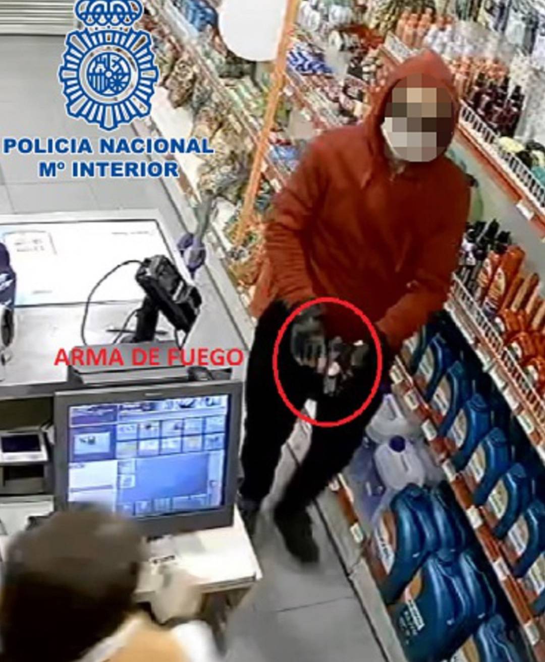 El atracador amenazó con una pistola a la empleada y se llevó 500 euros