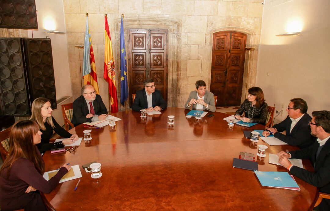 Toni Such, el director general de Administración Local, con Carlos Mazón, el presidente de la Diputación, en una comisión bilateral entre ambas instituciones. Foto de archivo.