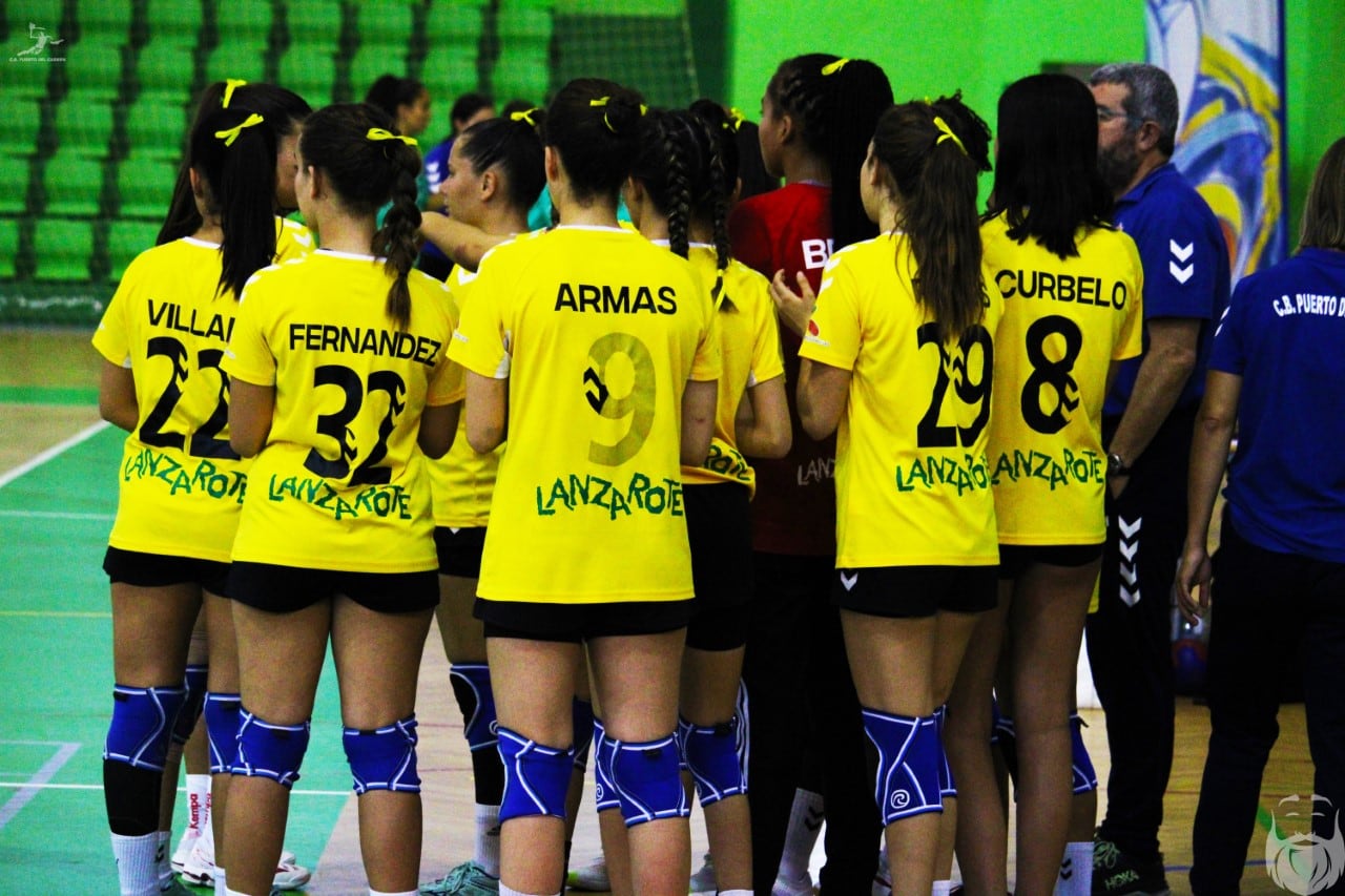 Jugadoras cadetes del Lanzarote Puerto del Carmen.