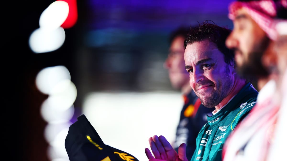 "Envío especial": así es el increíble guiño de Mercedes con Aston Martin para devolverle el tercer puesto del GP de Arabia Saudí a Fernando Alonso