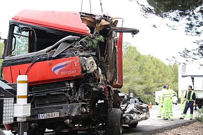 Imatge d'un accident de camió a la Nacional 340, a l'Ametlla de Mar