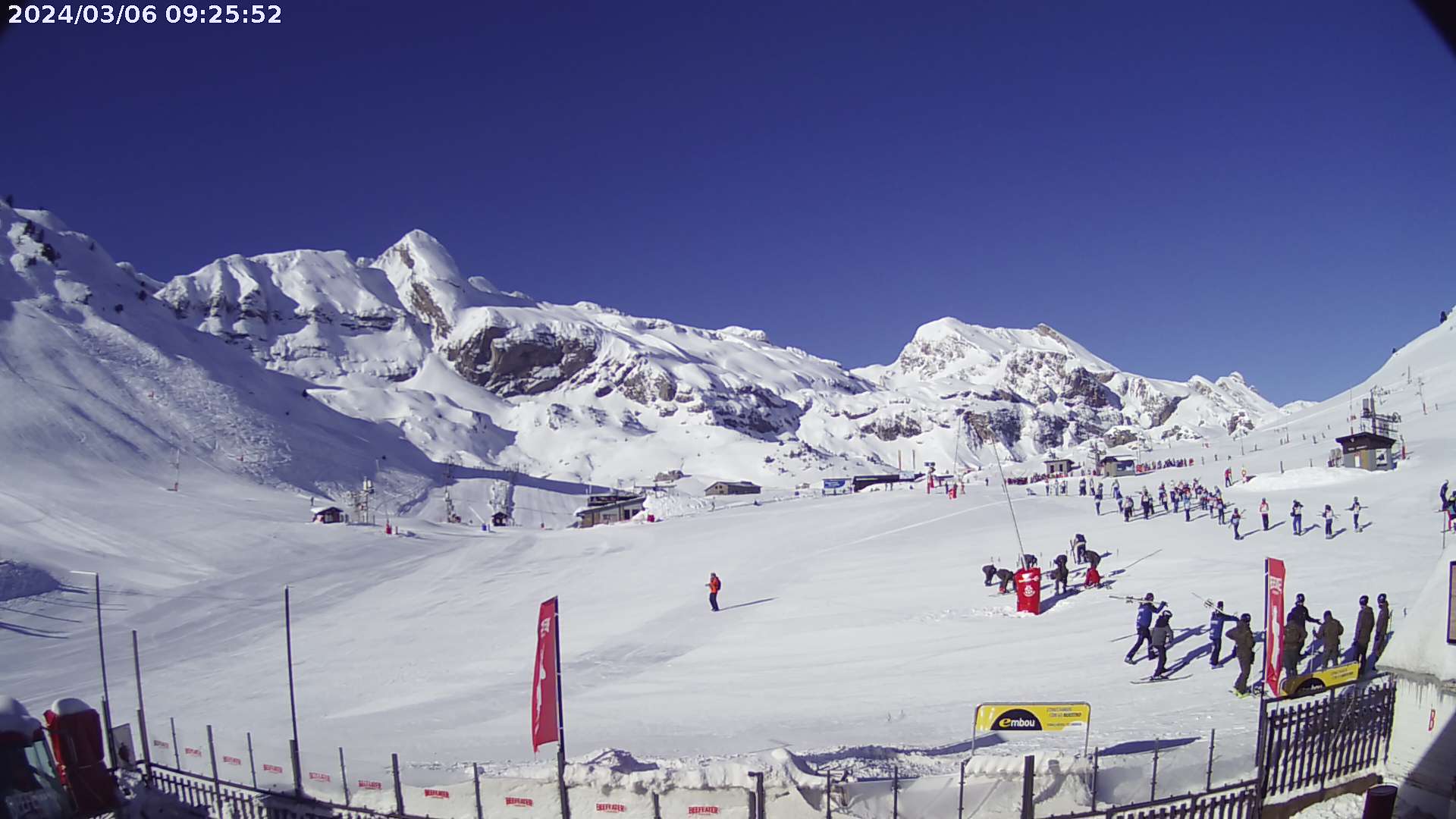 Un miércoles con sol, frio y nieve polvo en las estaciones