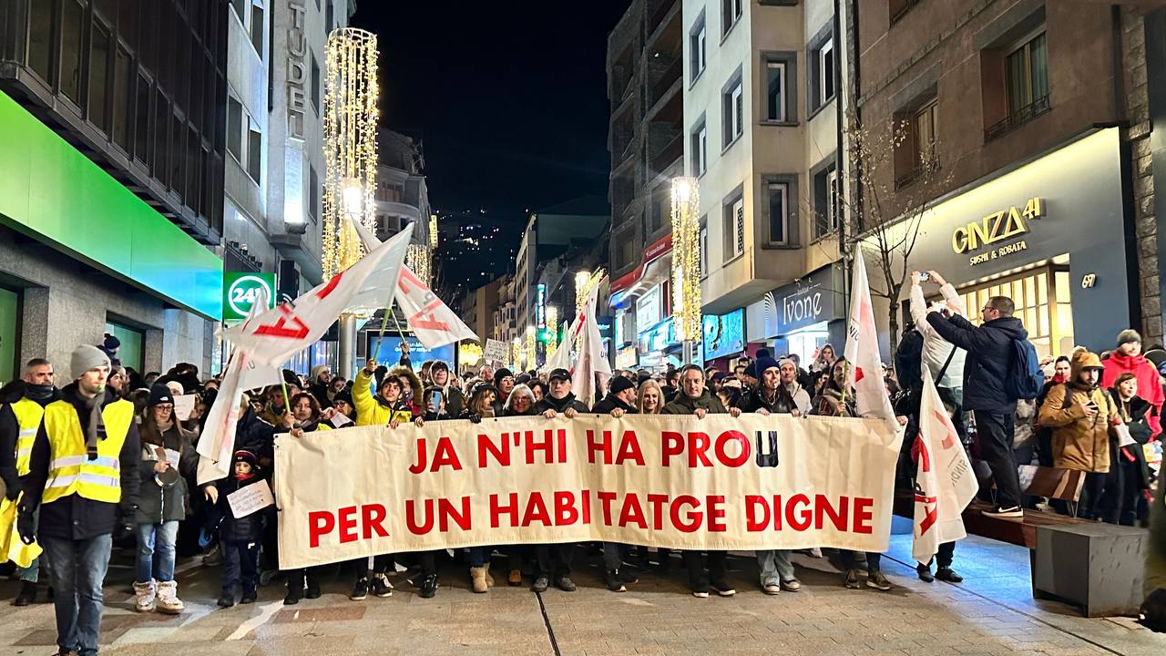 Manifestació per un habitatge digne. La Coordinadora ha presentat avui el seu balanç de les reunions polítiques manitngudes les darreres setmanes per posar fi a l'anomenada "trampa del fill".