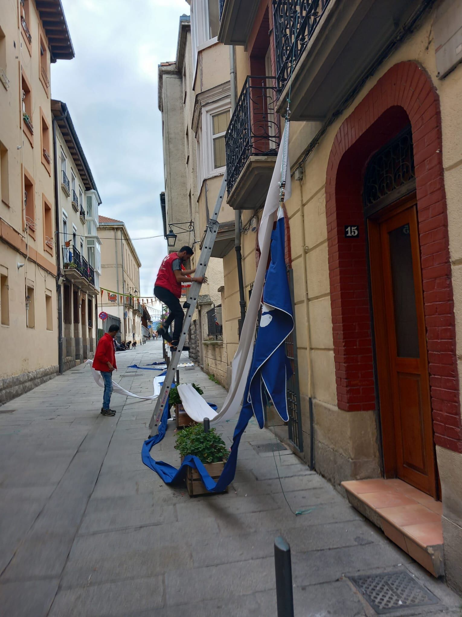 Vitoria retira la decoración del Mercado Merdieval asociadas a Israel