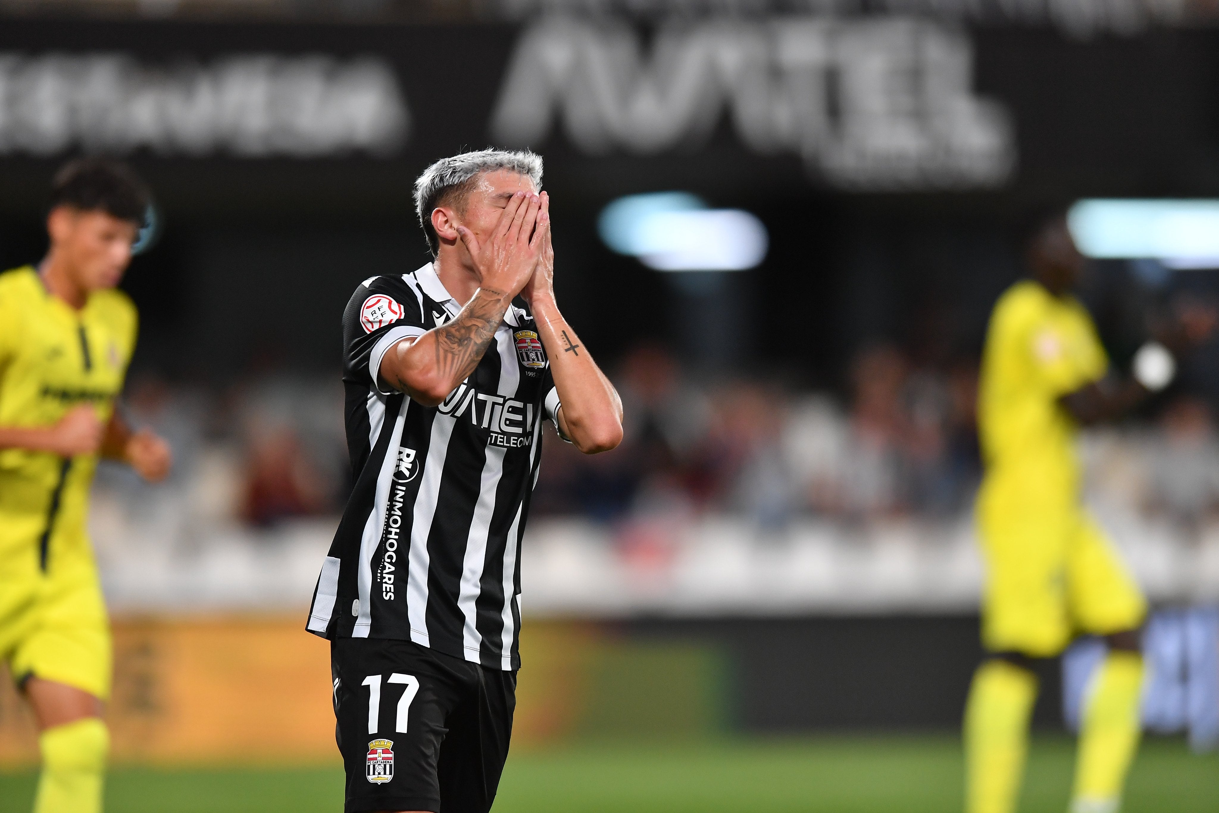 Kevin Sánchez se lamenta tras una ocasión errada