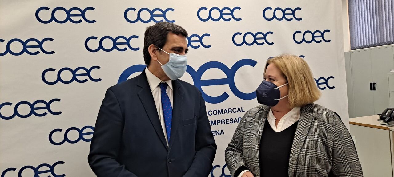 José Ramón Díez de Revenga, consejero de Fomento y Ana Correa, presidenta de COEC