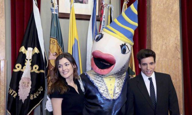 Marta Nieto (actriz) y Xuso Jones (cantante), en el papel de Doña Sardina y Gran Pez, respectivamente. Año 2.014.