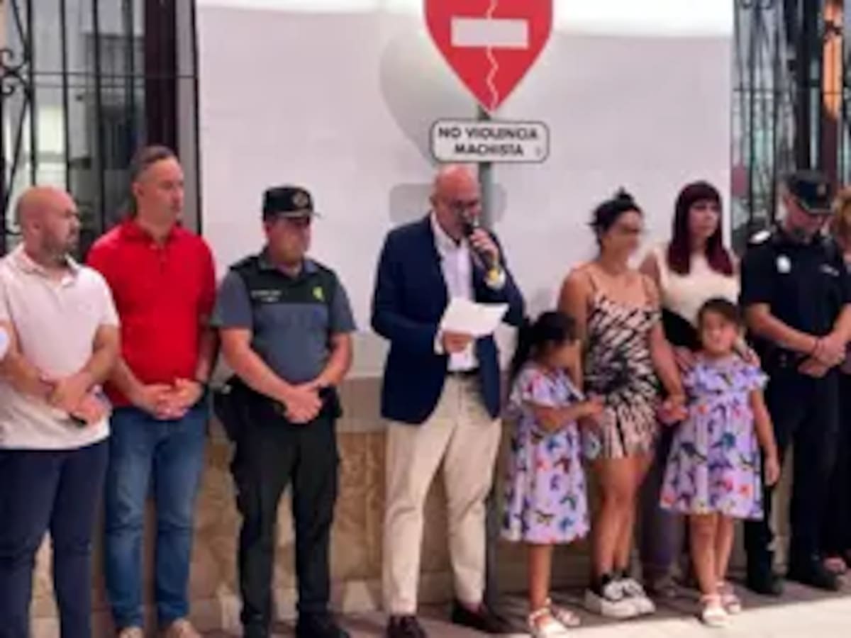 Minuto de silencio en Cártama por la vecina víctima de violencia de género que falleció en Motril