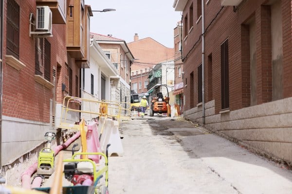 Avanzan las obras de remodelación de las calles Navalaosa y Camelias de Colmenar Viejo