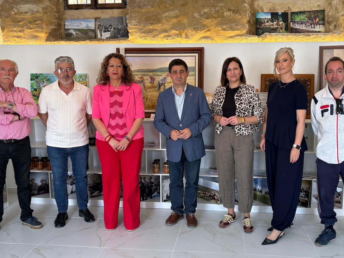 Lopera dispone desde hoy de una renovada oficina de turismo en pleno casco histórico