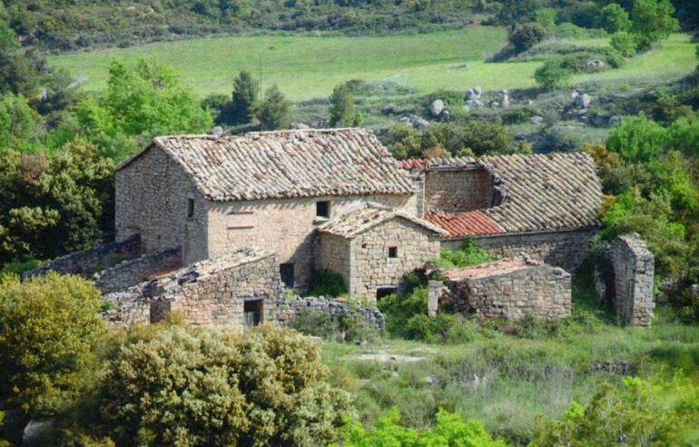 Venta Aldea pueblo Barcelona, zona Bages, 12 edificacions, siglo XVII 365 hectàrees, per 2.495.000 €