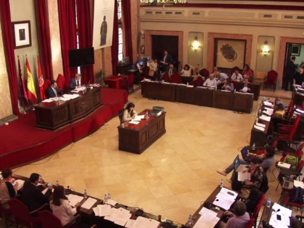 El Ayuntamiento permitirá a la UCAM mantener las edificaciones ilegales