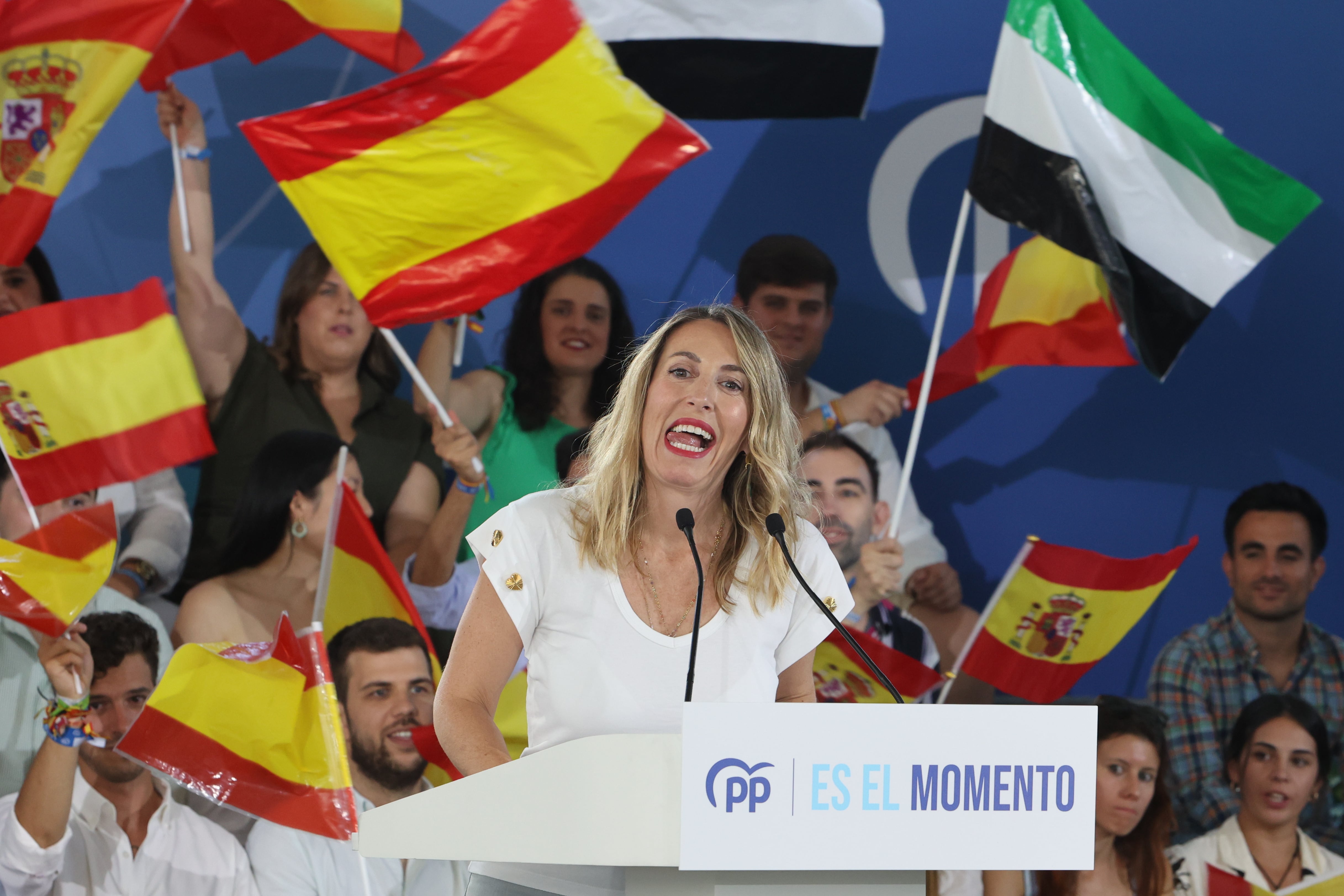 Badajoz, 07/07/2023.- La presidenta del PP en Extremadura, Maria Guardiola, durante el acto electoral que los populares han celebrado hoy viernes en Badajoz. EFE/ Jero Morales.
