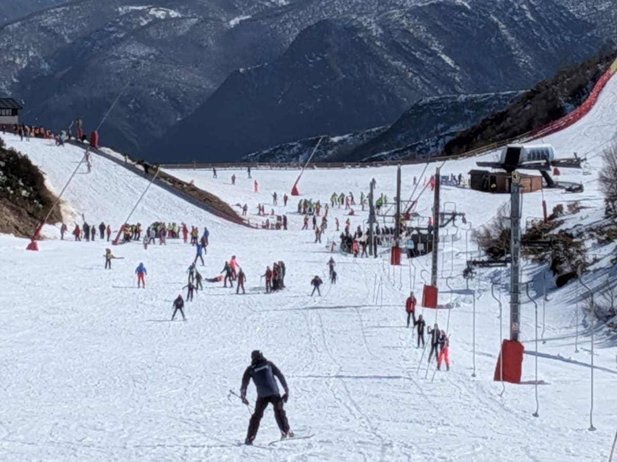 Leitariegos recupera el 70% del dominio esquiable en un fin de semana con más de 2.700 usuarios
