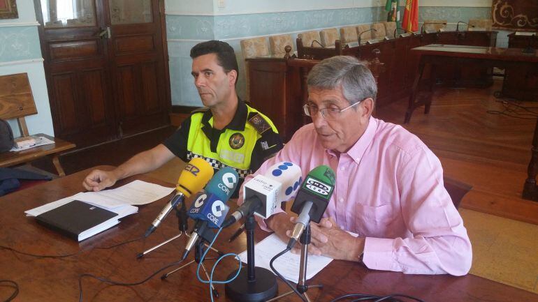 Comparecencia del alcalde, Ángel Díaz Munío, y del subinspector jefe de la Policía Local.