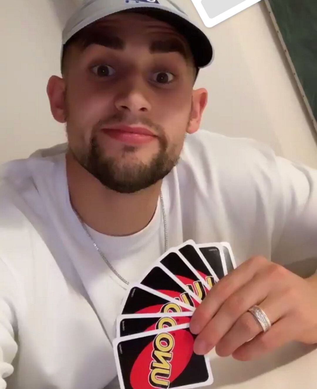 Januzaj juega con los aficionados en sus directos