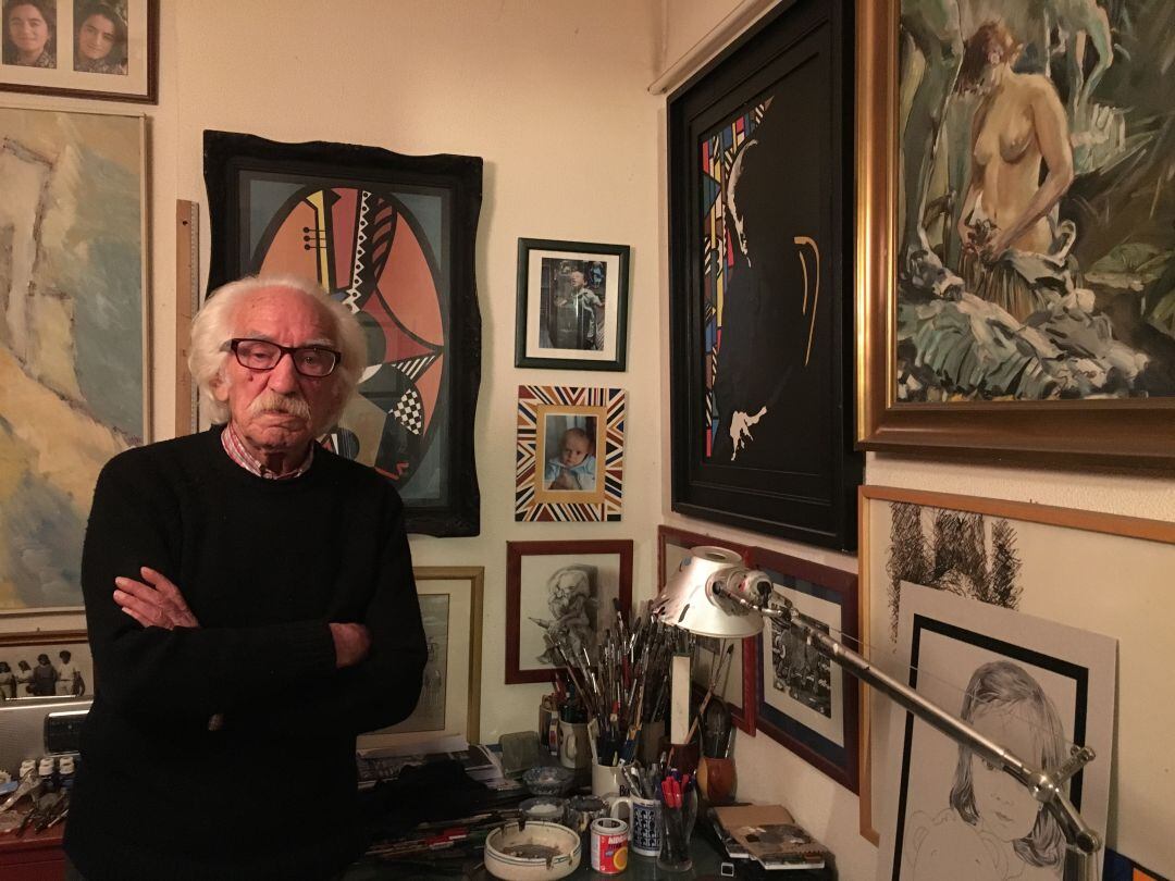 Angel Cuesta en su domicilio durante la entrevista realizada por Damián Blanco para Radio Palencia en 2016