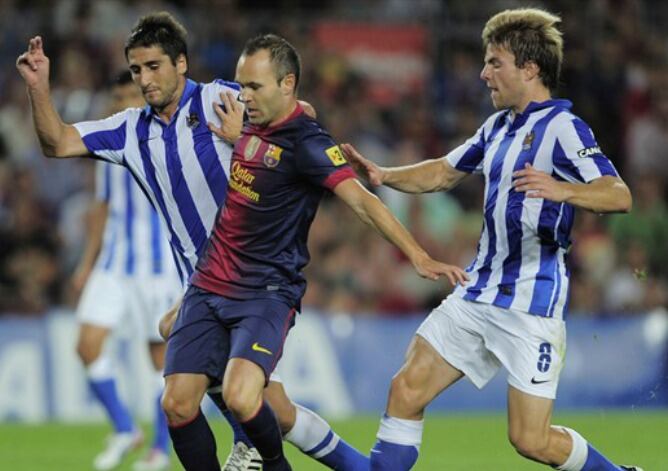 Markel Bergara durante un partido con la Real junto a Illarramendi, al que se enfrentará el sabado.