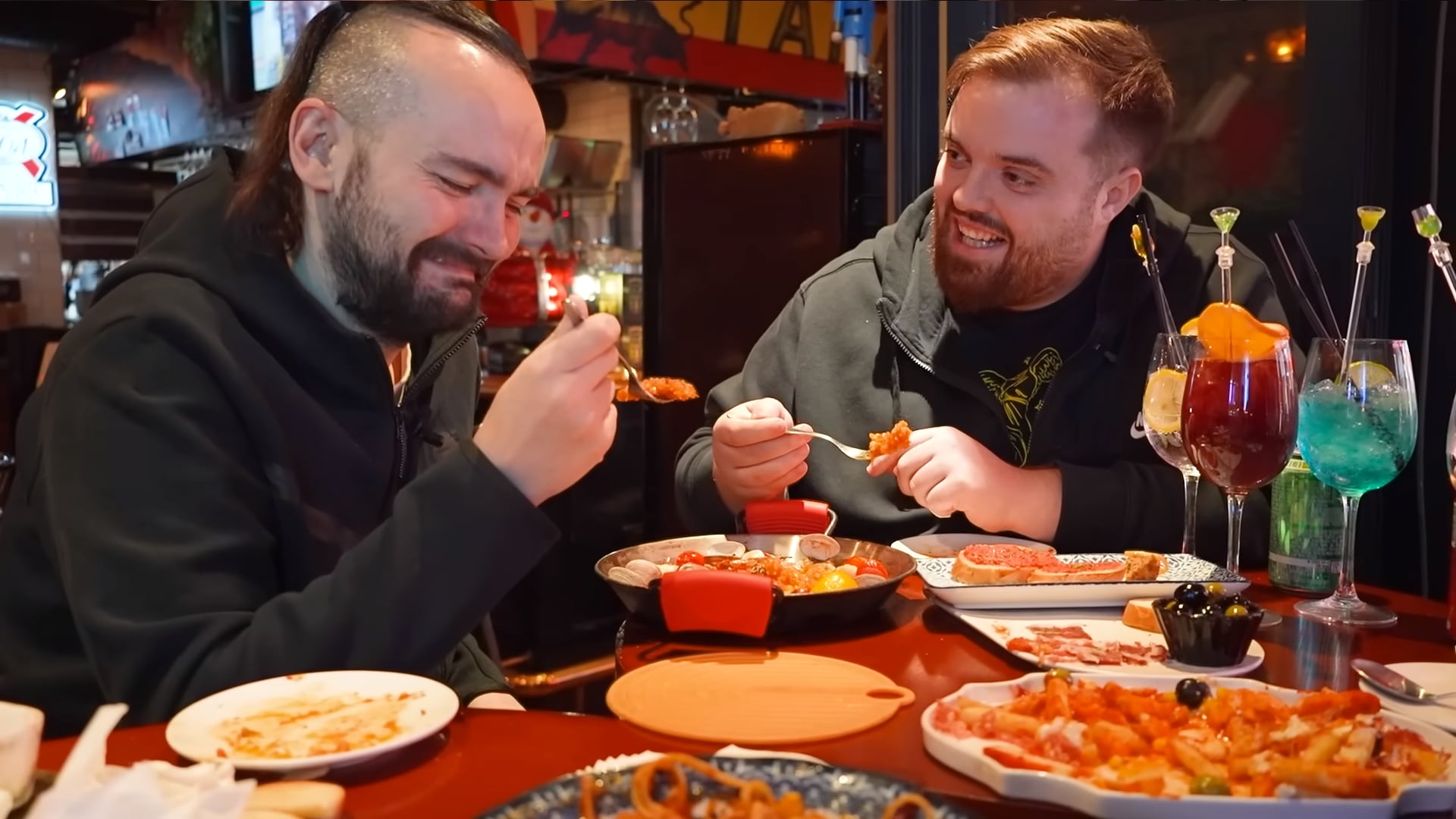 El Xokas e Ibai comiendo paella en Corea del Sur