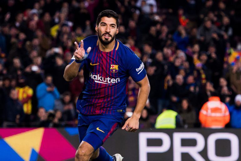 Luis Suárez celebra el gol.