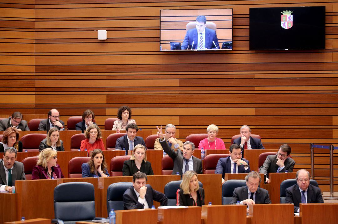 Procuradores del Grupo Popular durante la votación