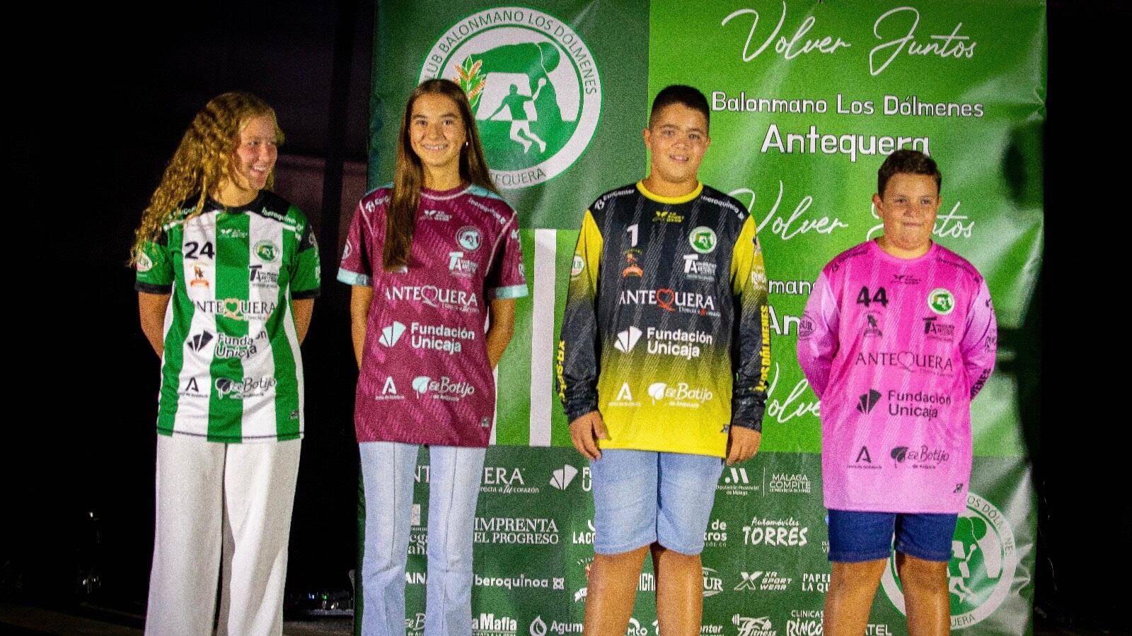 Las nuevas equipaciones del BM Dólmenes Antequera