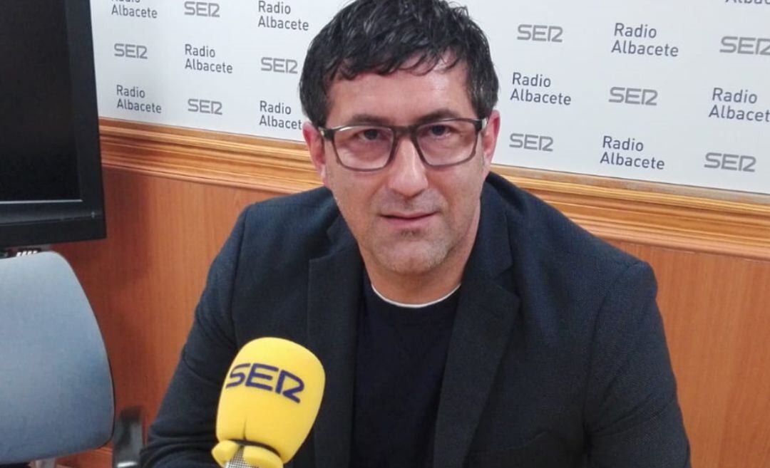 Mauro Pérez, en los estudios de Radio Albacete