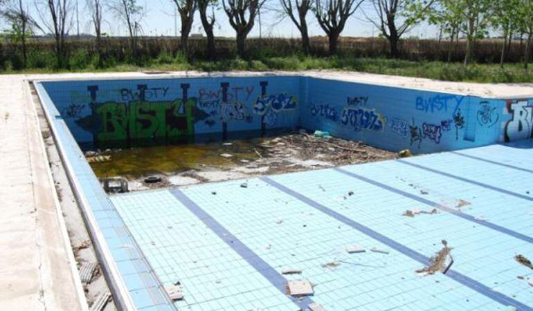 Una de las piscinas de Solagua antes de su intento de llenado con arena