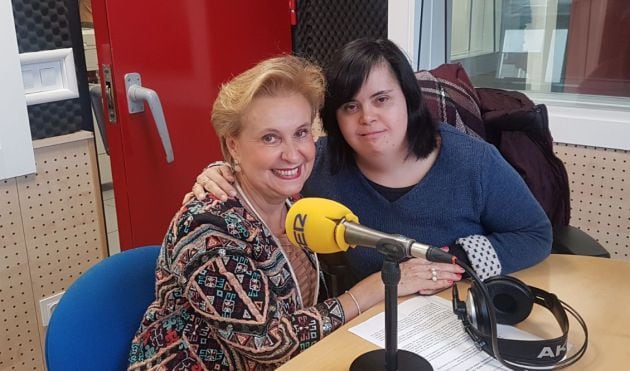 Nuestra colaboradora Mónica Patón, entrevista a la presidenta de Afammer, Carmen Quintanilla, a propósito del convenio firmado con la ONCE en el espacio &quot;Ser Capaces&quot;